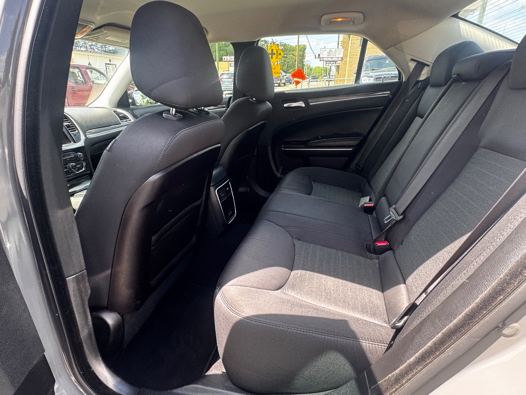 2019 Chrysler 300 Touring photo 21