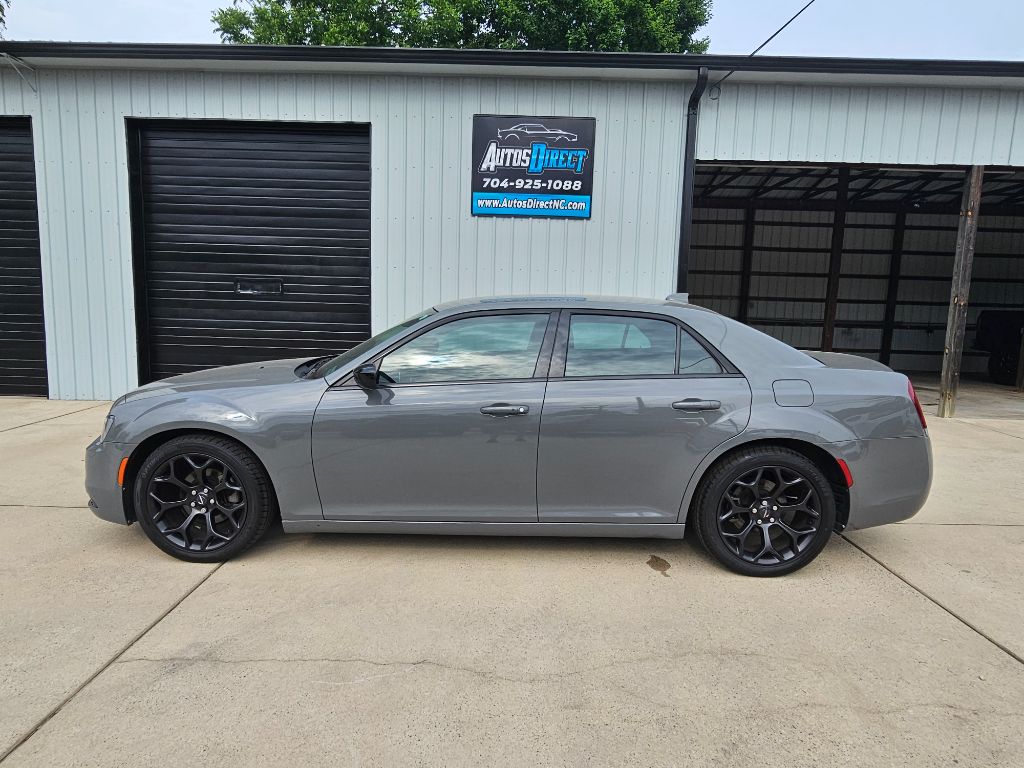 2019 Chrysler 300 Touring photo 7