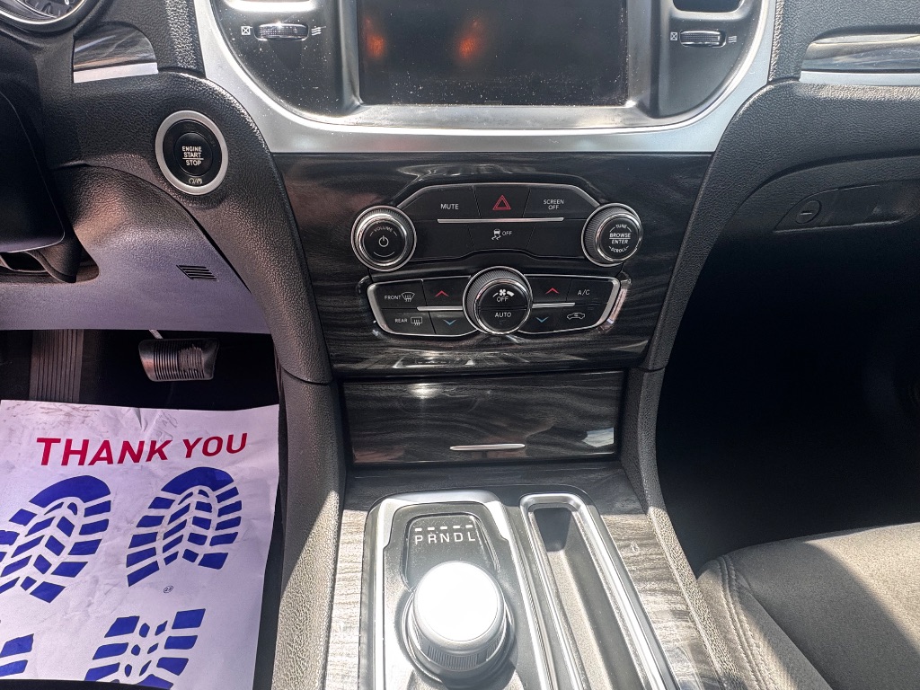 2019 Chrysler 300 Touring photo 22
