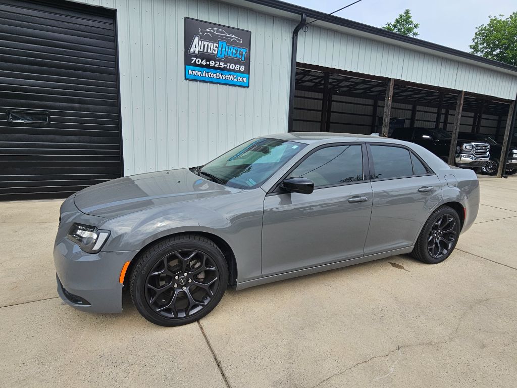 2019 Chrysler 300 Touring photo 6