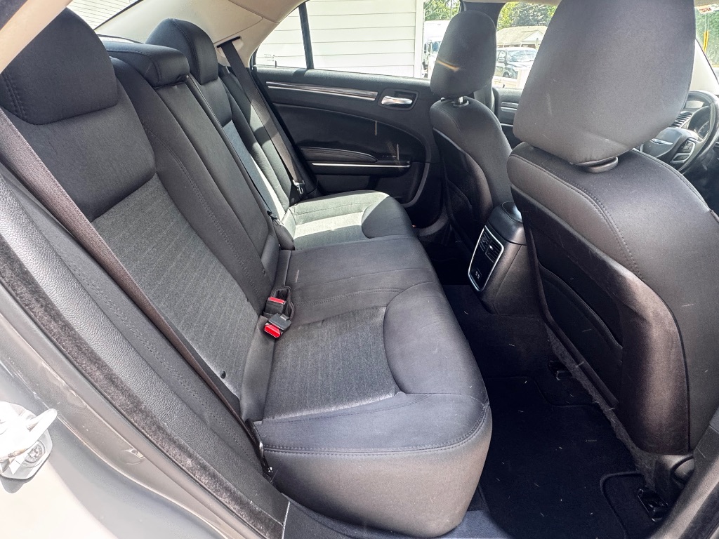 2019 Chrysler 300 Touring photo 20