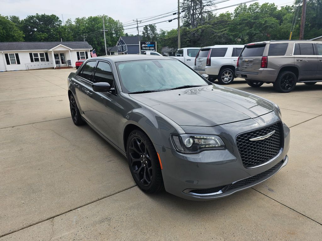 2019 Chrysler 300 Touring photo 5
