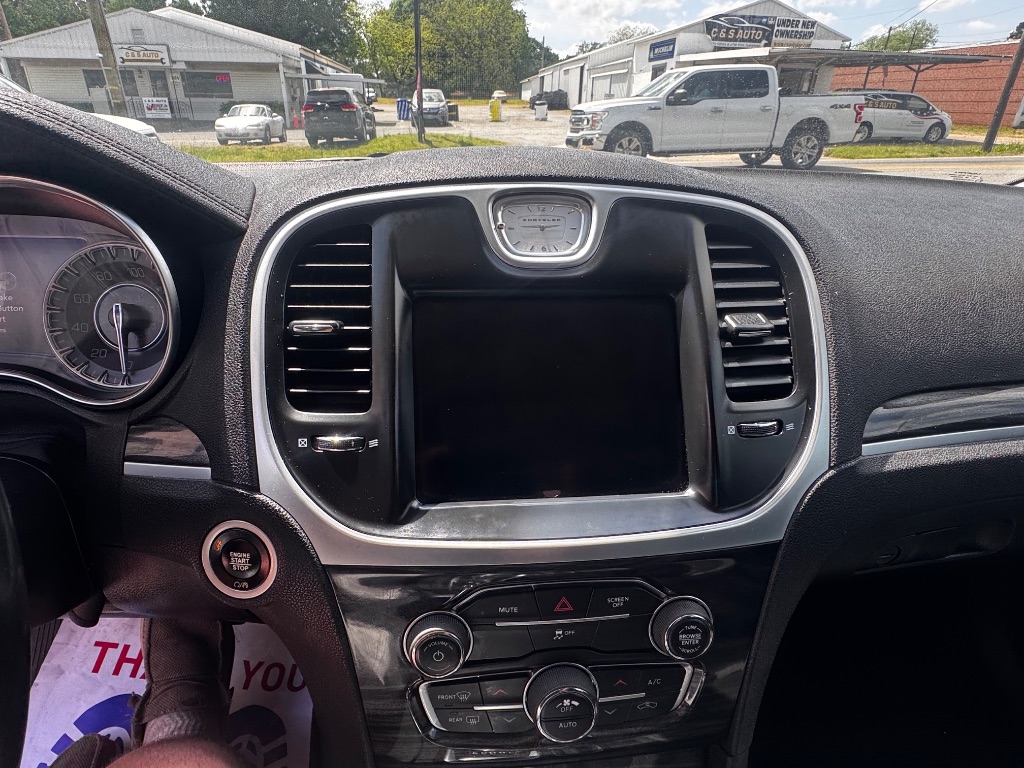 2019 Chrysler 300 Touring photo 23
