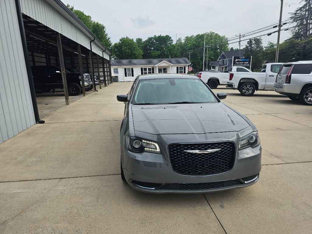 2019 Chrysler 300 Touring photo 14